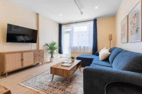2BR Downtown Suite with Balcony